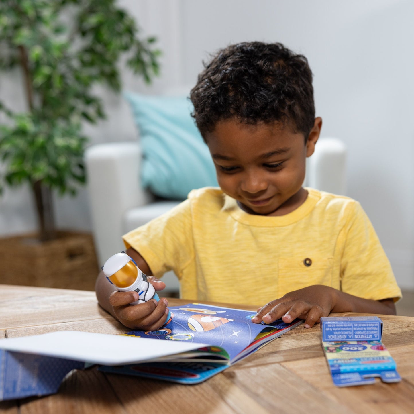 Sticker WOW!™ Astronaut Bundle: Activity Pad & Sticker Stamper + Mini Activity Pad and 200 Refill Stickers